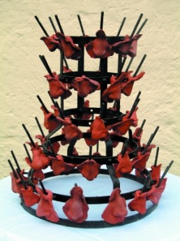 Matzner, Gerald *1943 »Nasentrockner«, 1984 Ton – Eisen 50 x 40 cm Besitz des Künstlers