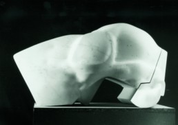 Niebuhr, Louis *1936 »Violenza II«, 1982 – 83 Marmor 55 x 58 x 95 cm Besitz des Künstlers
